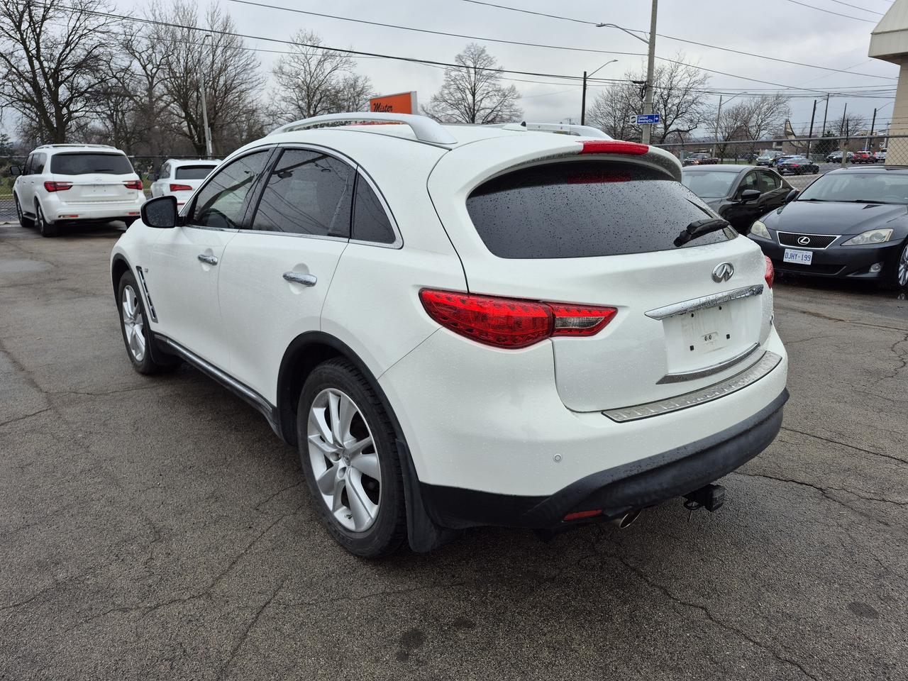 2015 Infiniti QX70  Photo