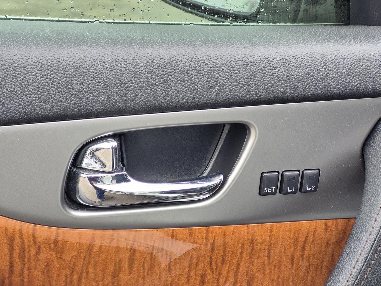 2015 Infiniti QX70  Photo