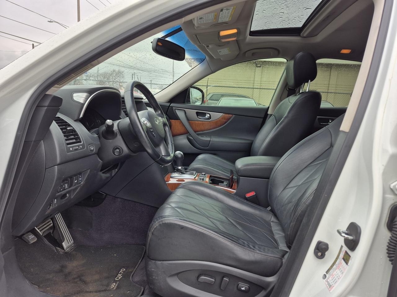 2015 Infiniti QX70  Photo