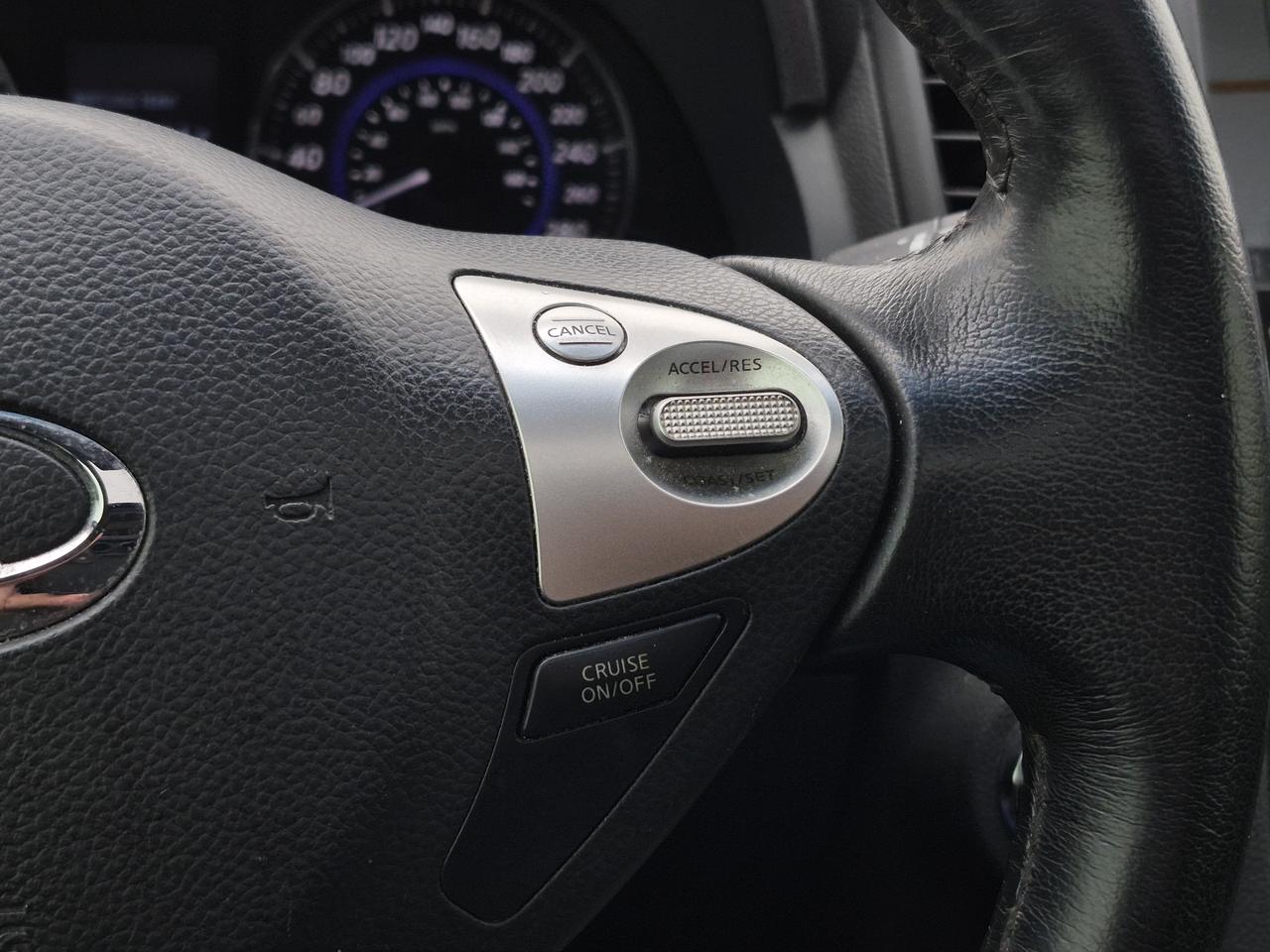 2015 Infiniti QX70  Photo