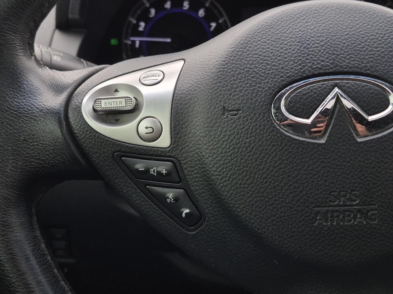 2015 Infiniti QX70  Photo