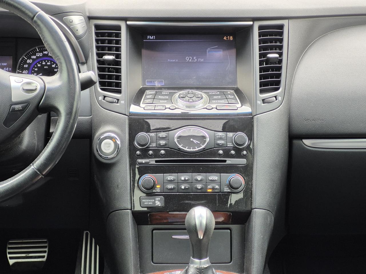 2015 Infiniti QX70  Photo