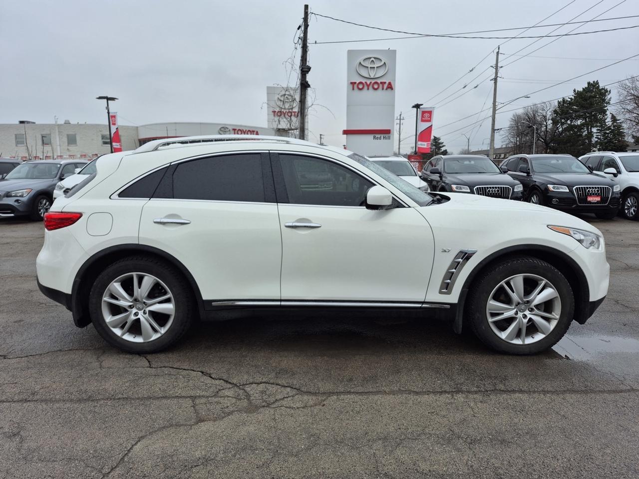 2015 Infiniti QX70  Photo3