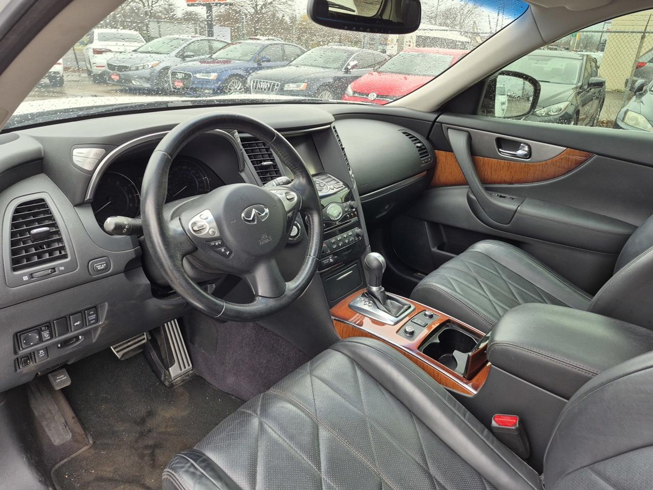2015 Infiniti QX70  Photo