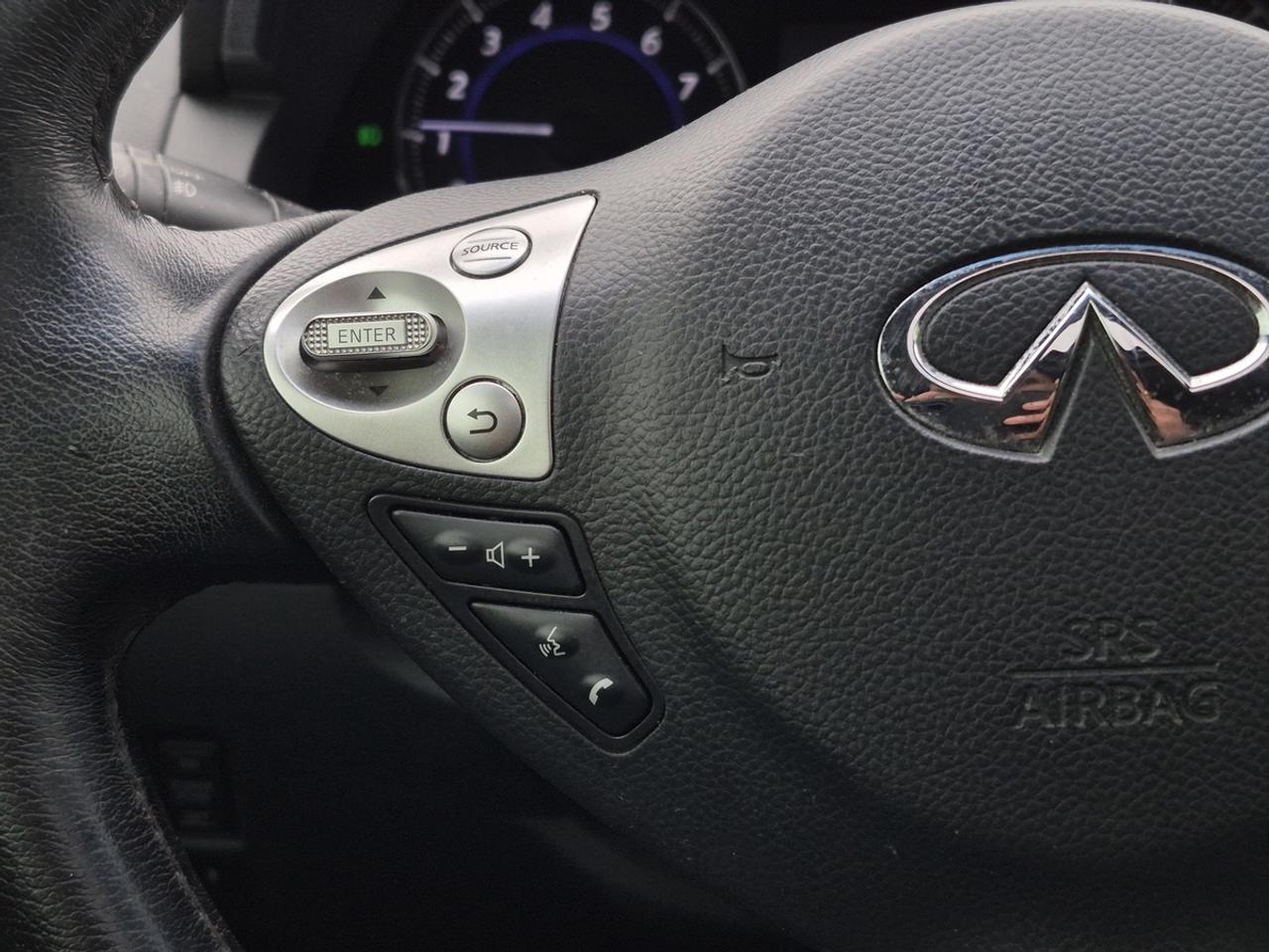 2015 Infiniti QX70  Photo
