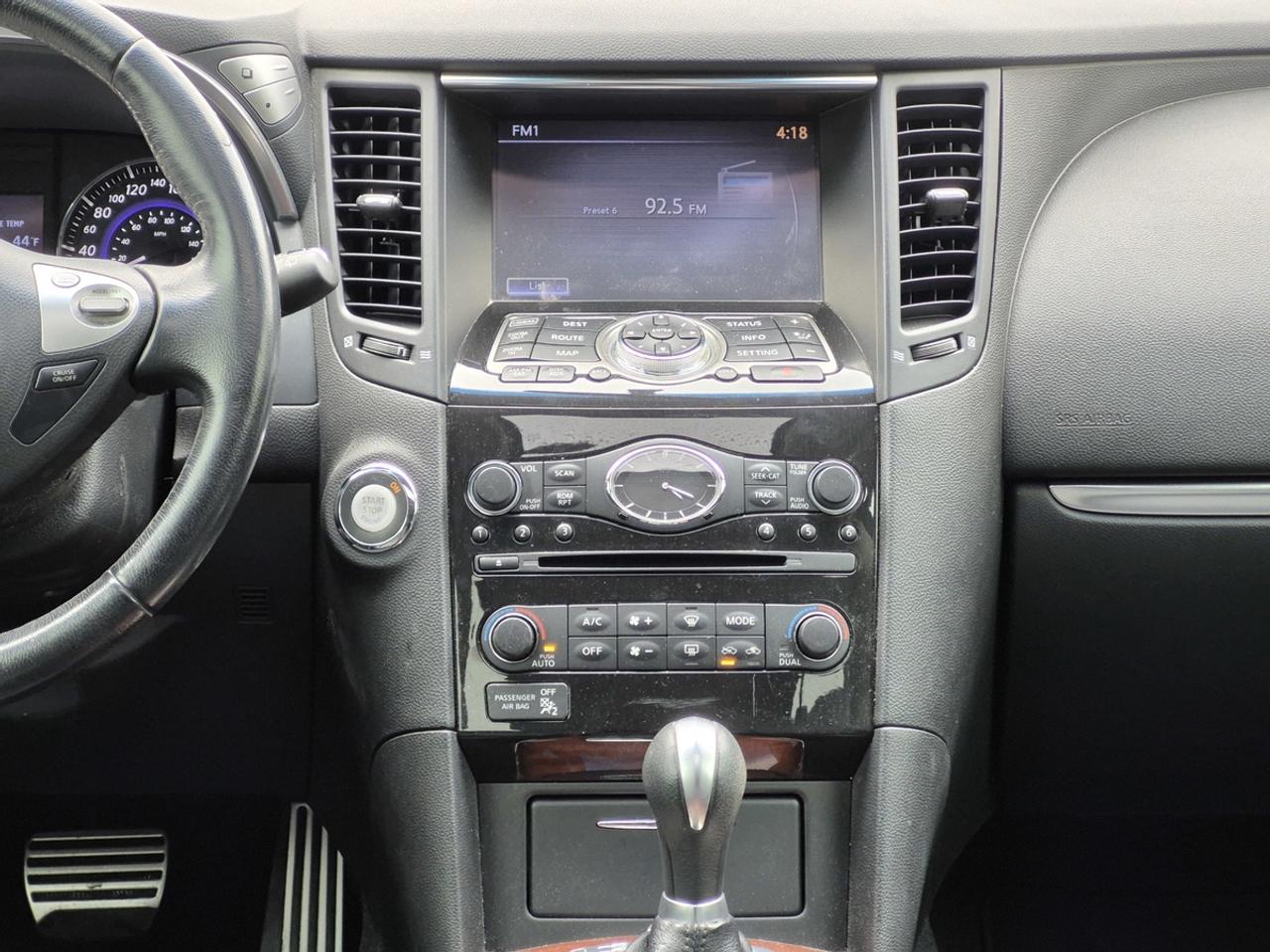 2015 Infiniti QX70  Photo
