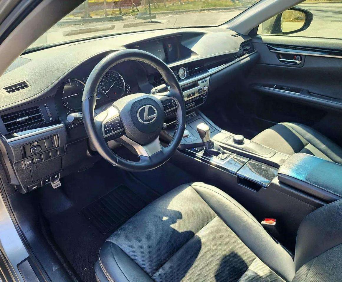 2017 Lexus ES 350 | No Accidents! Photo4