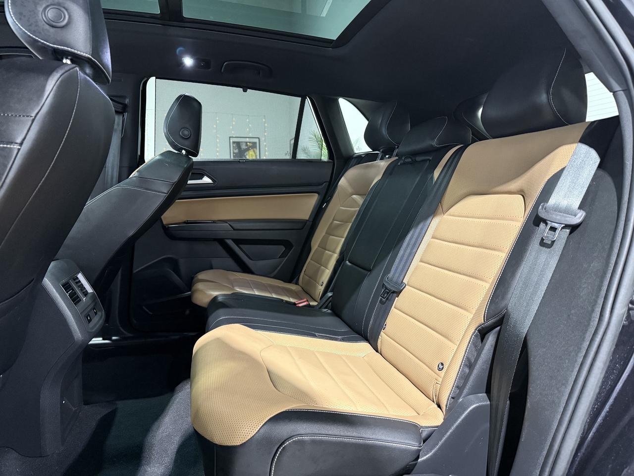 2020 Volkswagen Atlas Cross Sport Execline 3.6L V6||Panaroof||Fender Audio||Ventilat Photo