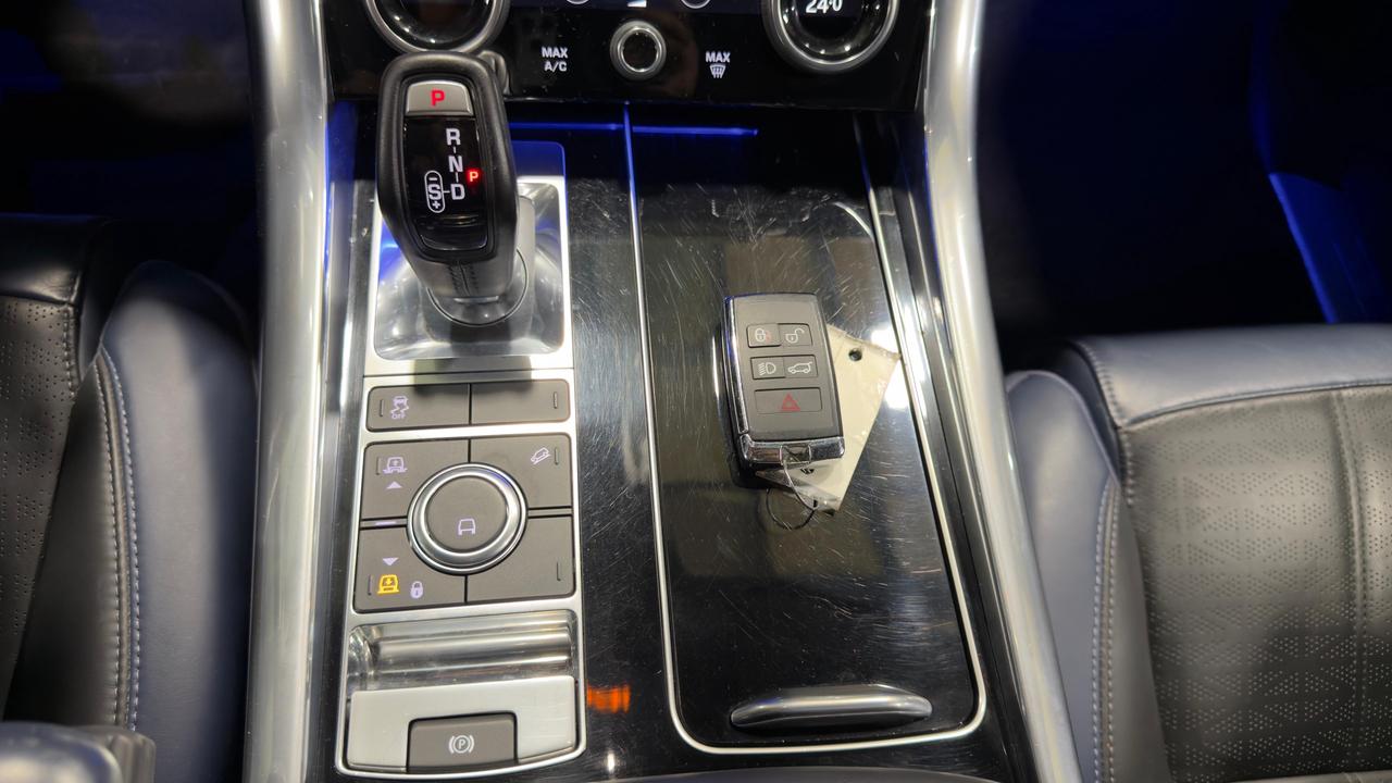 2019 Land Rover Range Rover Sport HSE Dynamic Photo