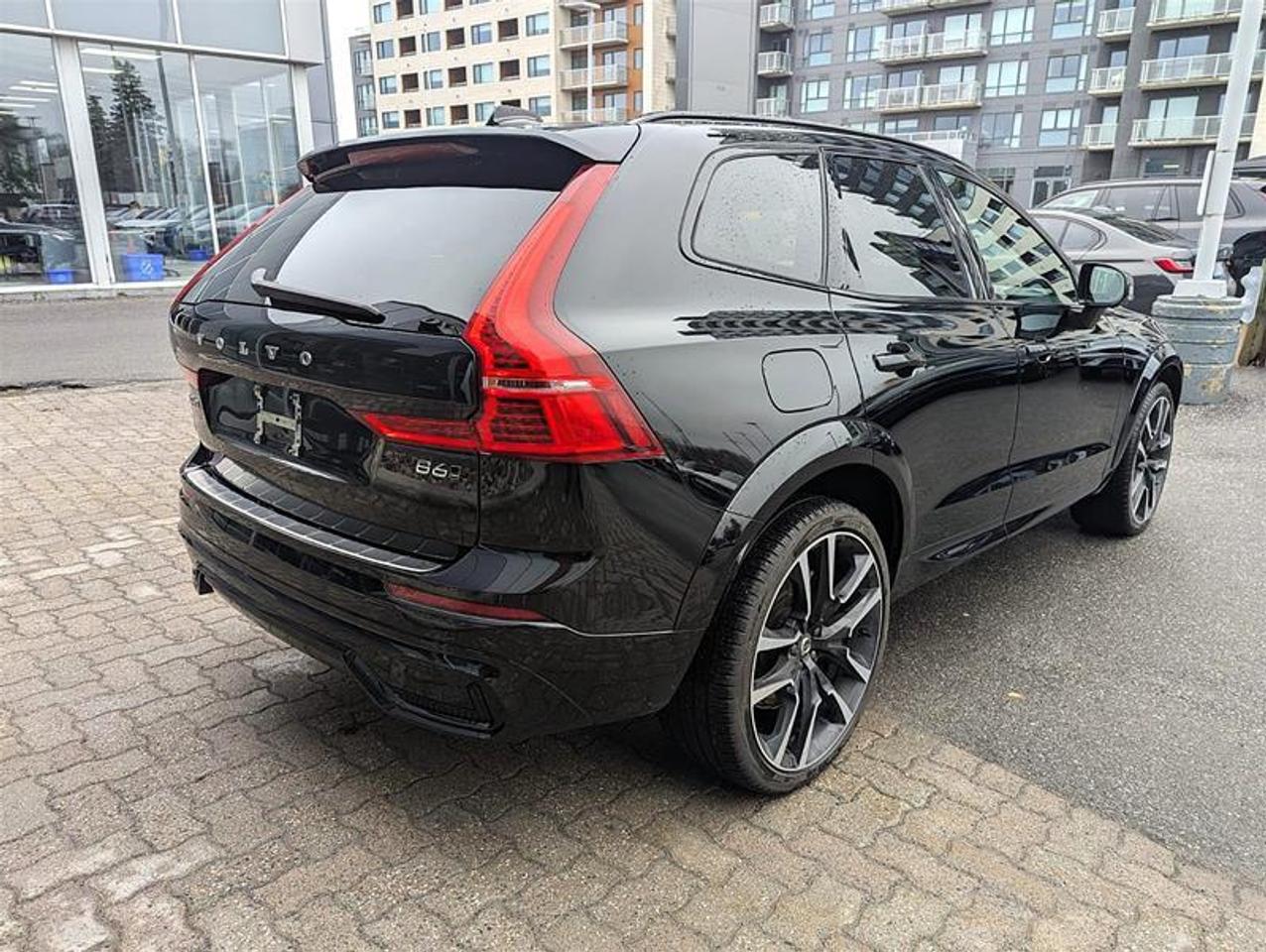 2023 Volvo XC60 B6 Ultimate   B&W   22” Wheels   AWD   Clean Photo