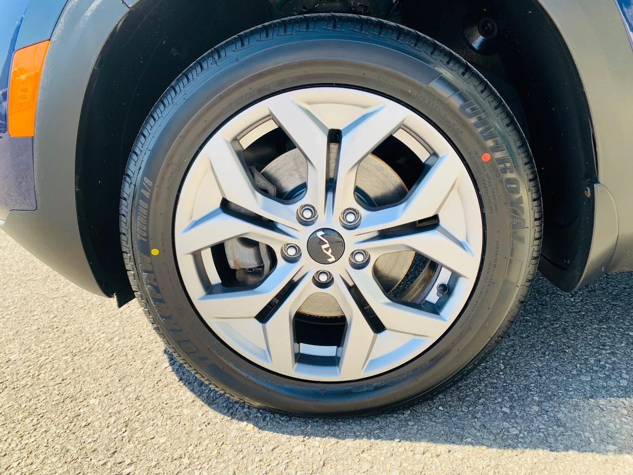 2024 Kia Seltos EX 4dr All-Wheel Drive Photo2