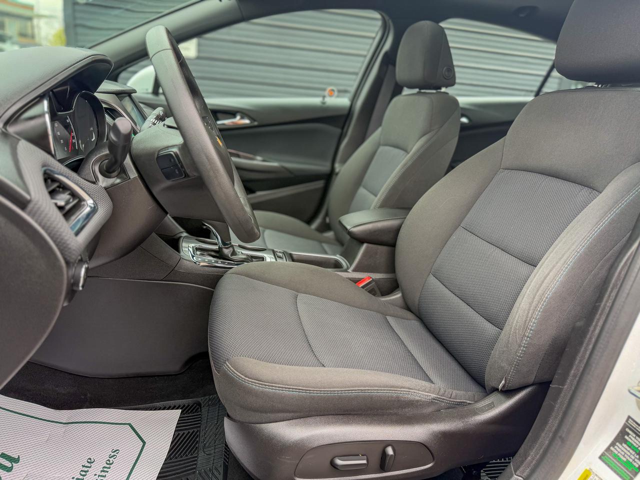 2016 Chevrolet Cruze LT/1 OWNER/LOW KM/BSM/REMOTE/ROOF/CAMERA/1.4L Photo