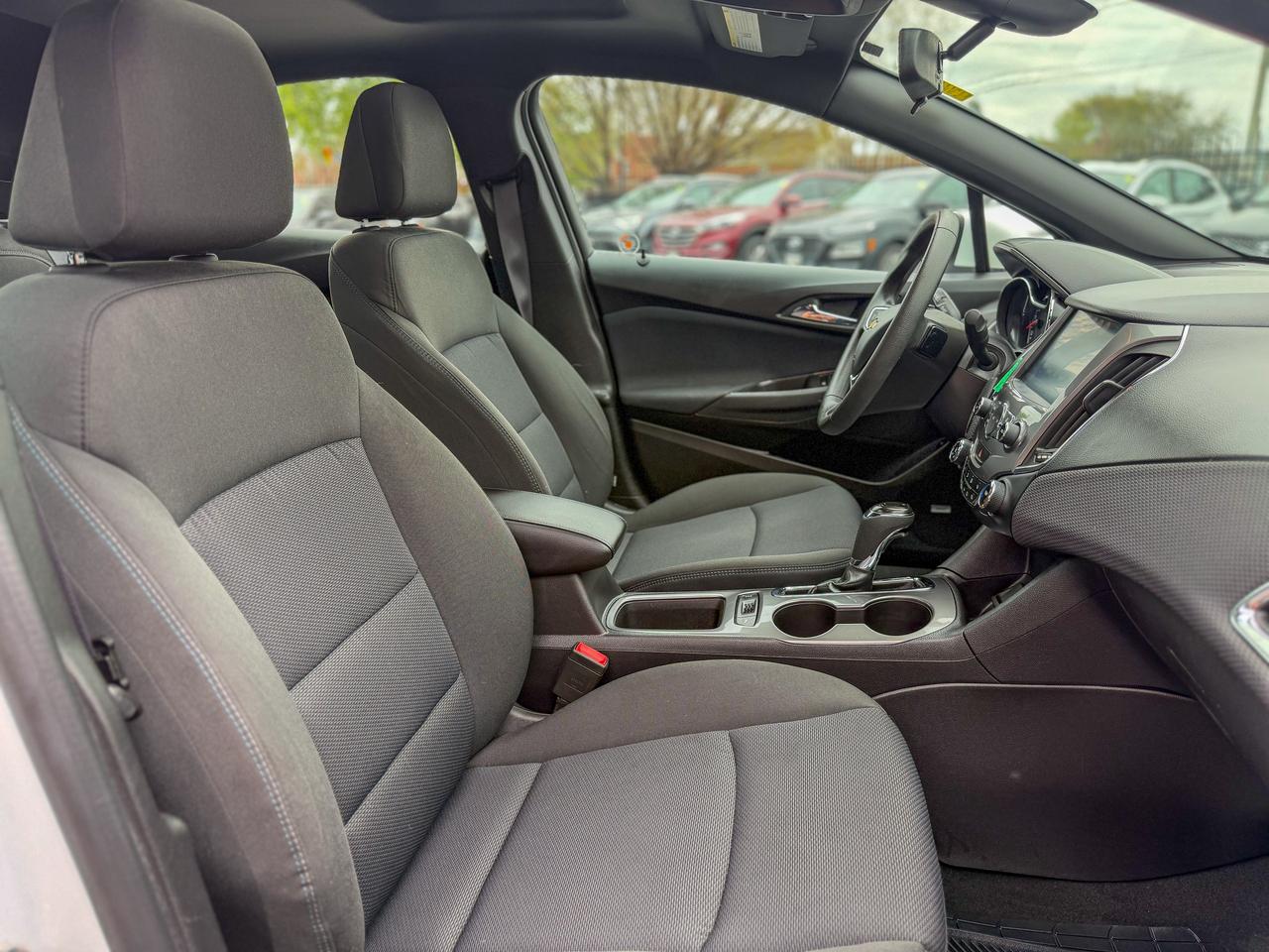 2016 Chevrolet Cruze LT/1 OWNER/LOW KM/BSM/REMOTE/ROOF/CAMERA/1.4L Photo