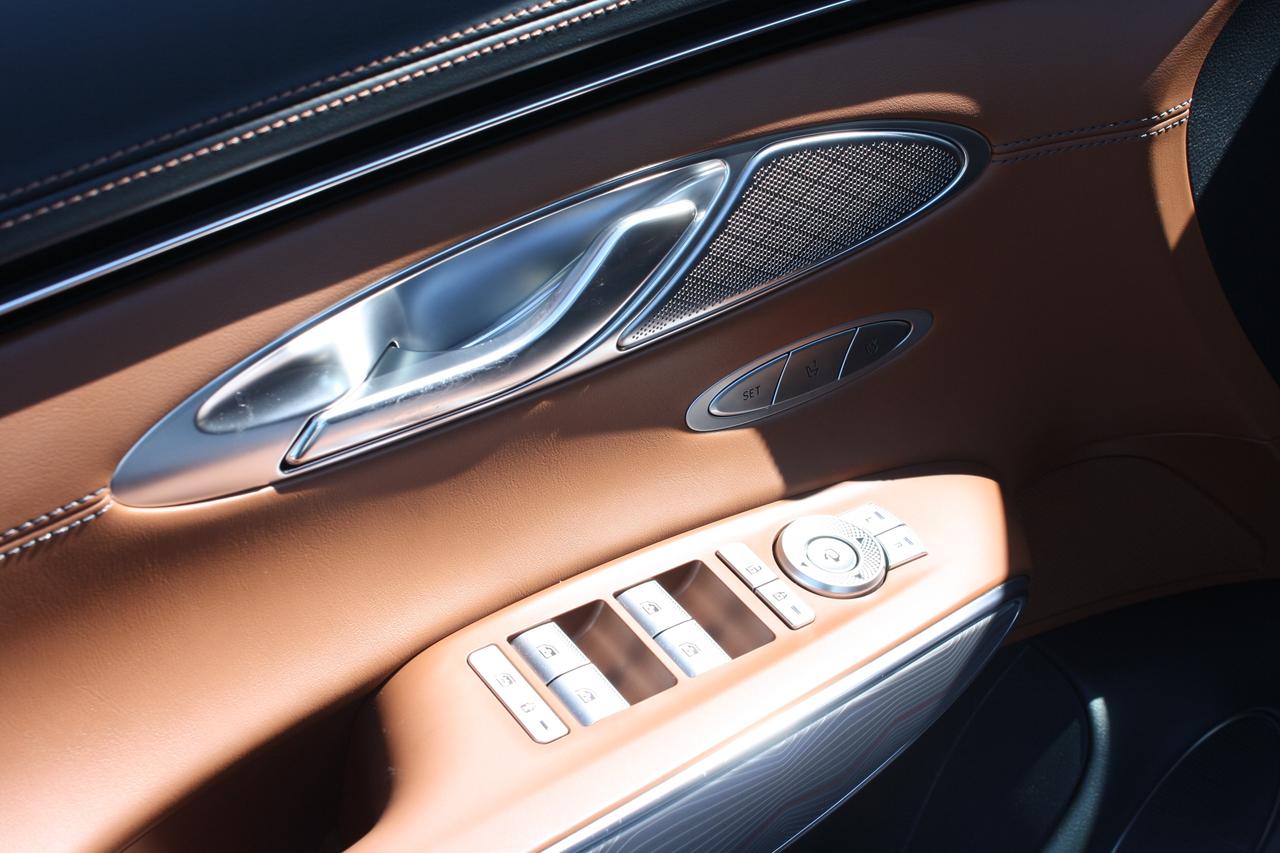 2025 Genesis GV70 2.5T Prestige AWD Photo