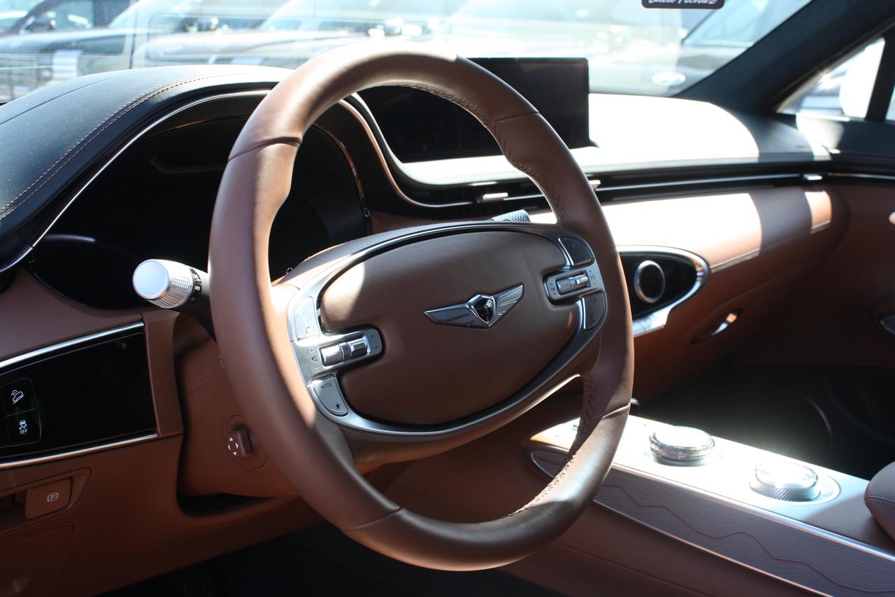 2025 Genesis GV70 2.5T Prestige AWD Photo