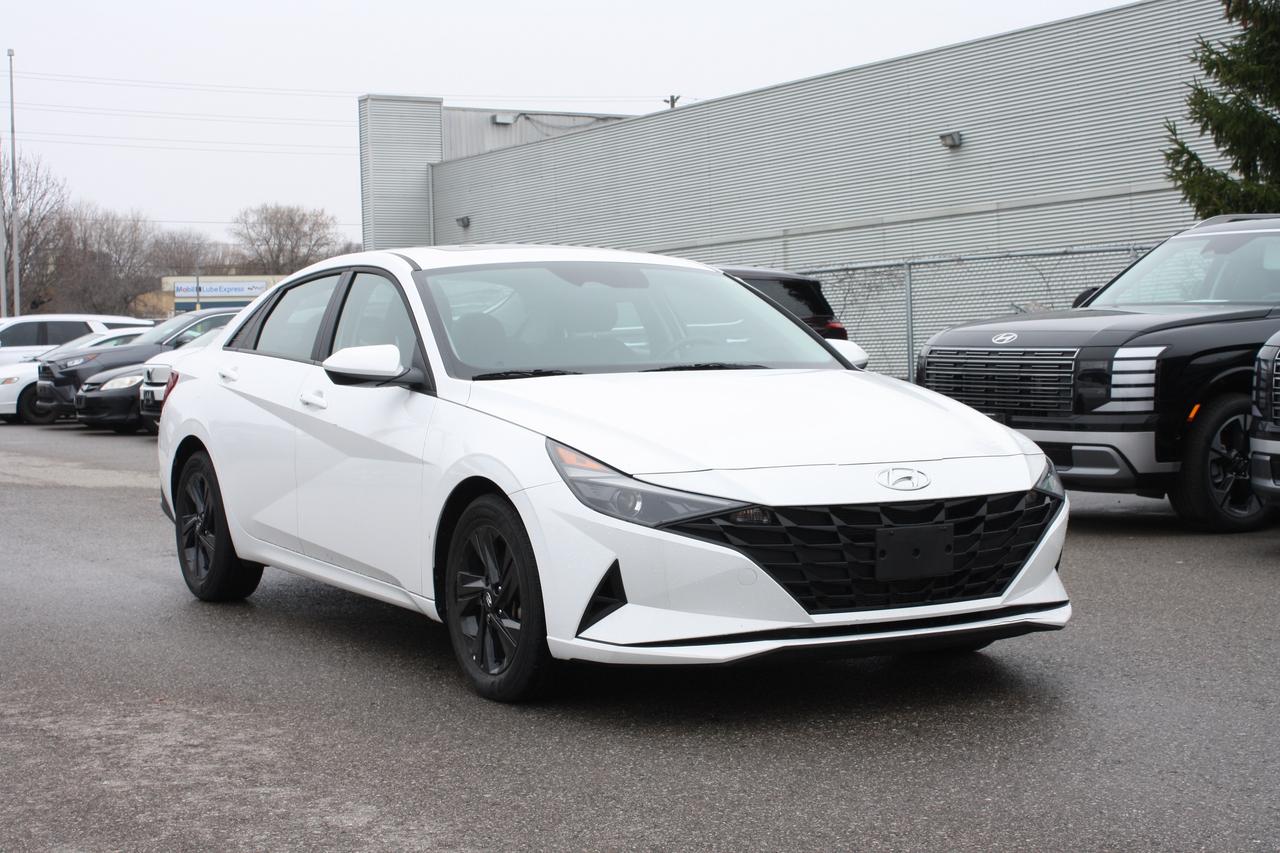 2023 Hyundai Elantra Preferred IVT w-Tech Pkg Photo3