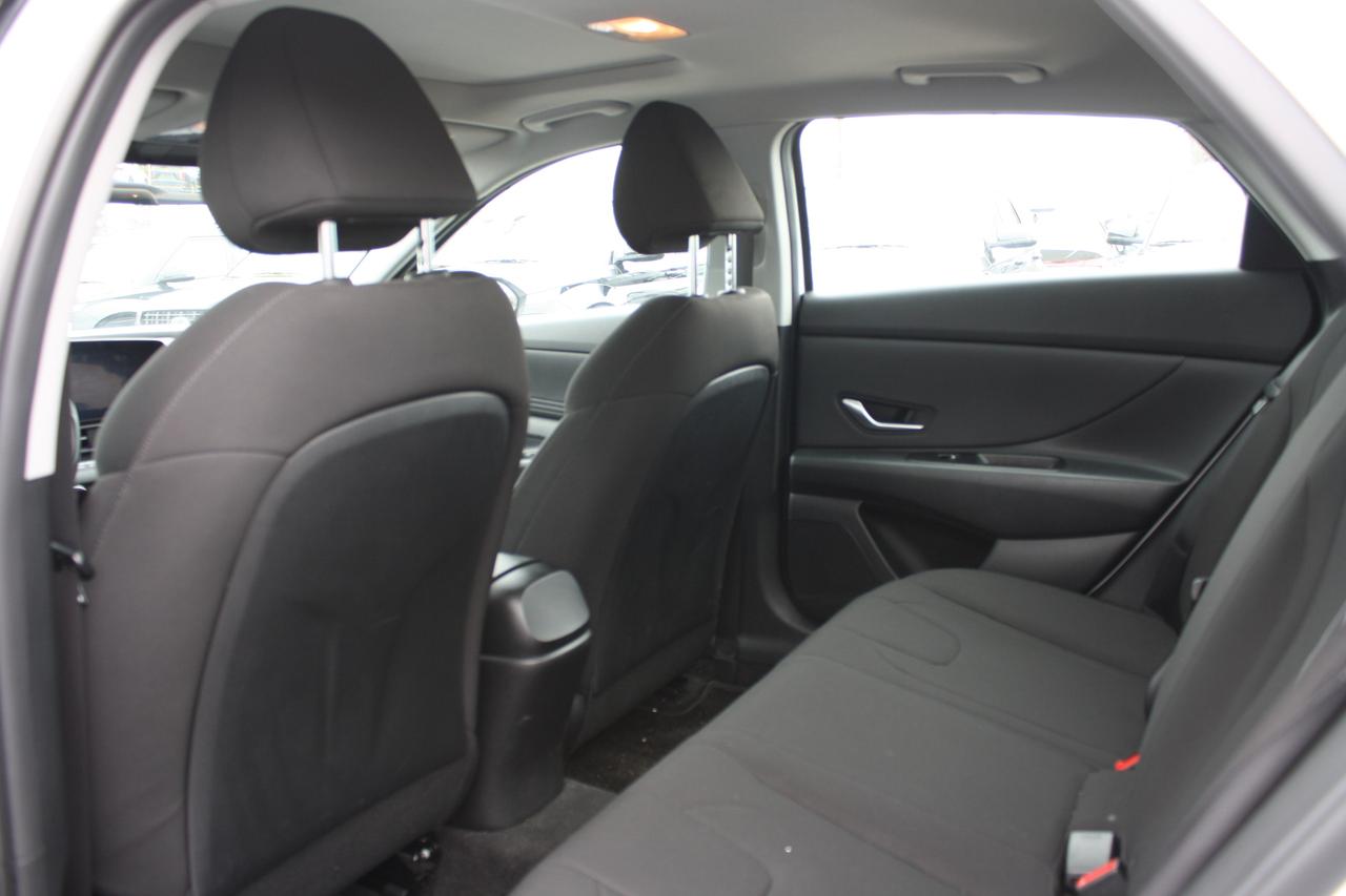 2023 Hyundai Elantra Preferred IVT w-Tech Pkg Photo