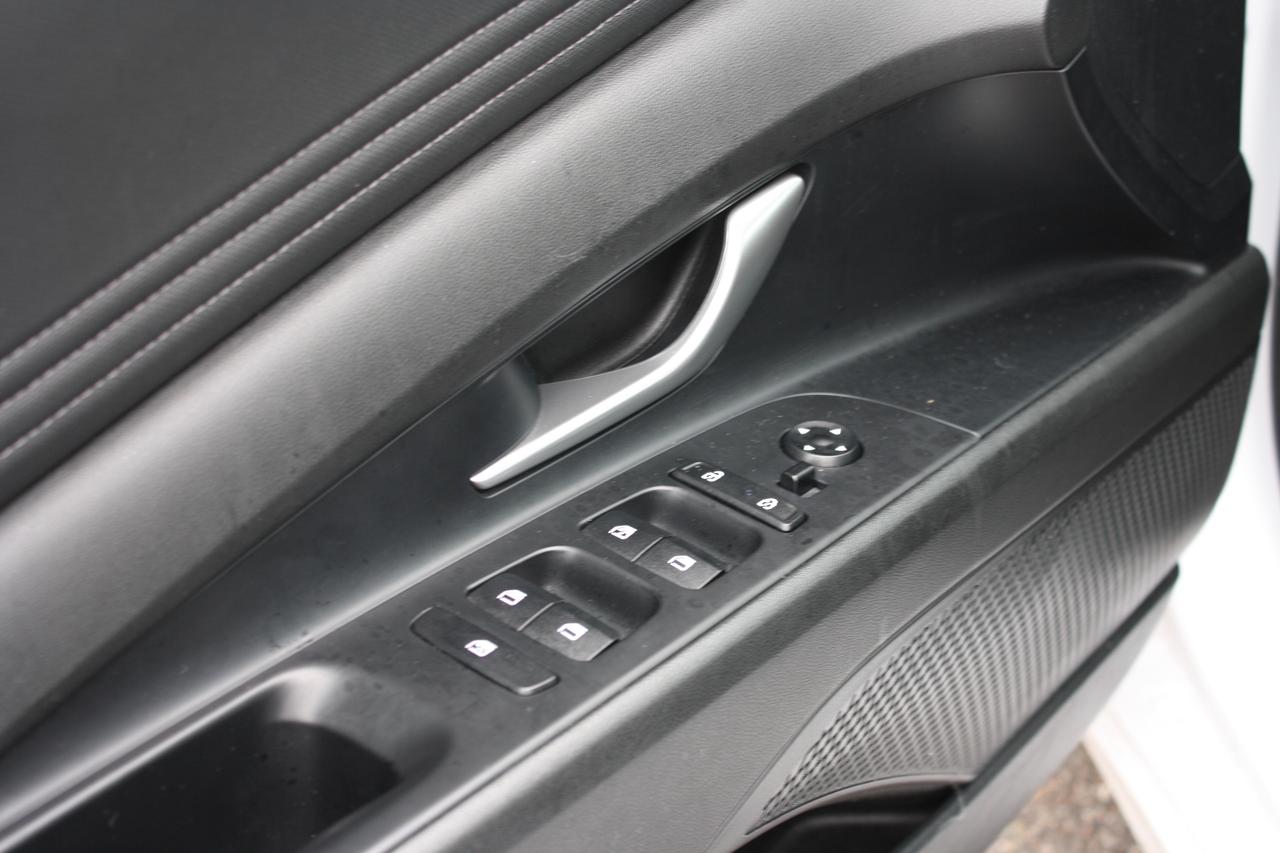 2023 Hyundai Elantra Preferred IVT w-Tech Pkg Photo