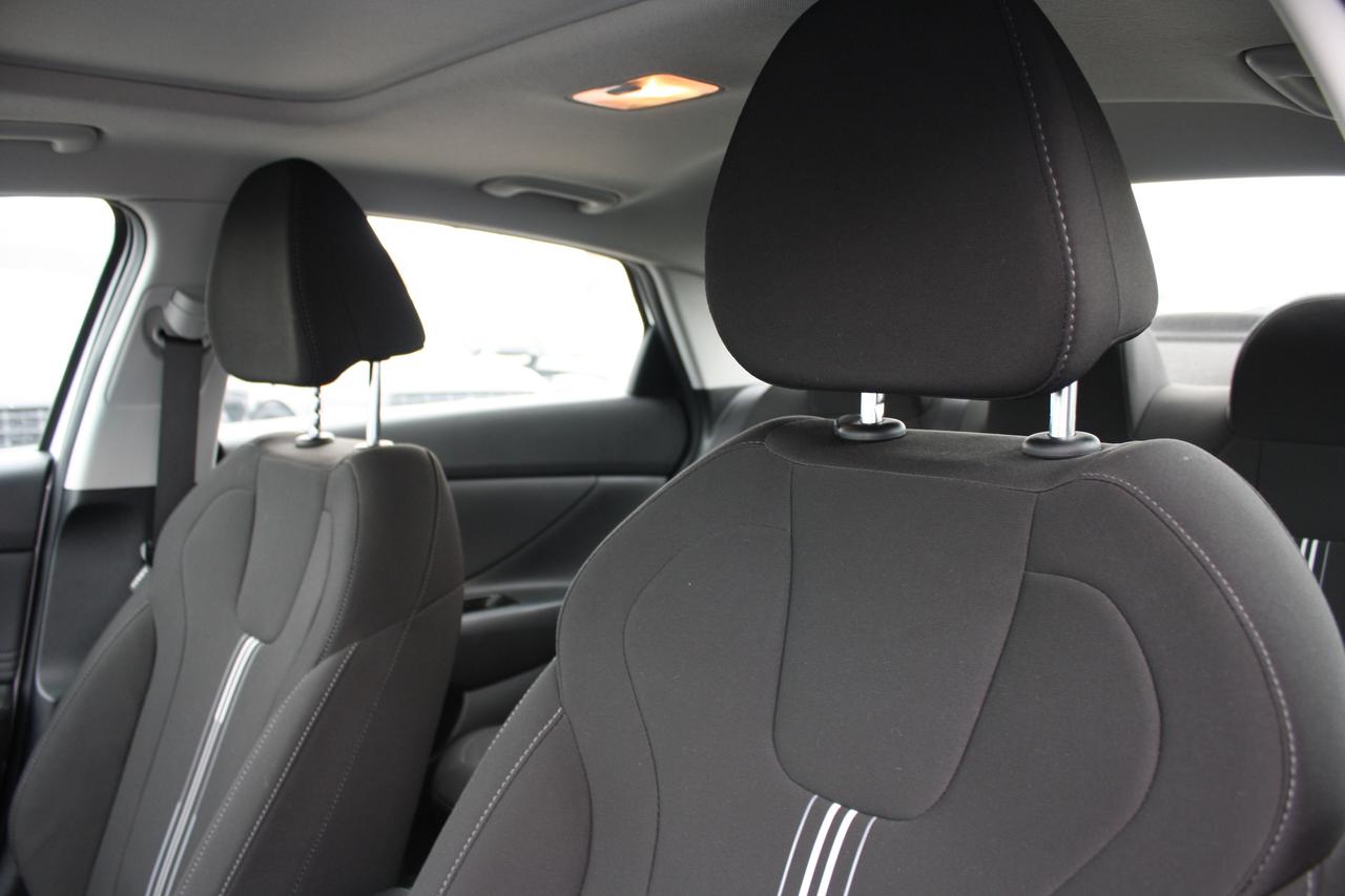 2023 Hyundai Elantra Preferred IVT w-Tech Pkg Photo