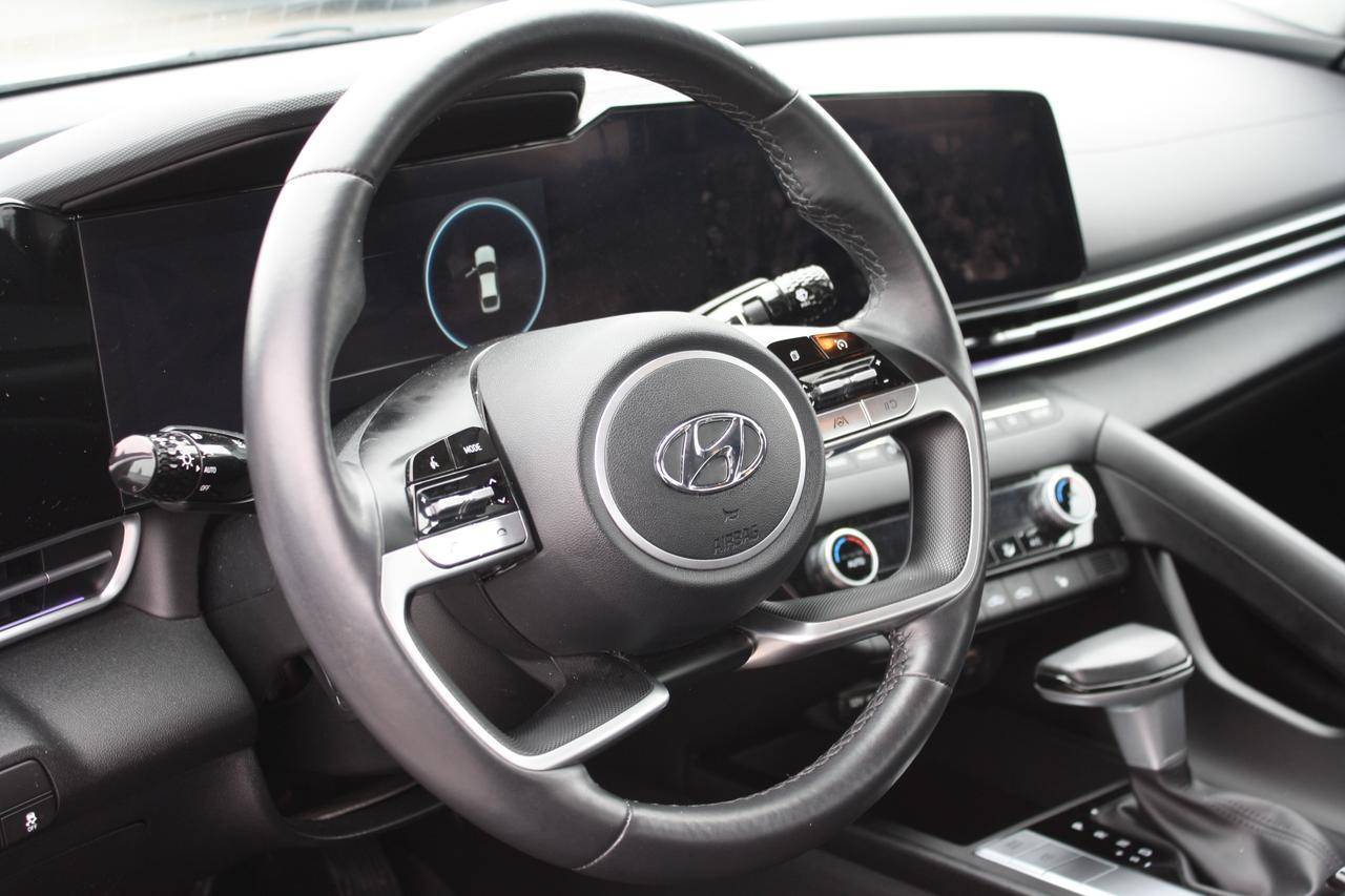 2023 Hyundai Elantra Preferred IVT w-Tech Pkg Photo