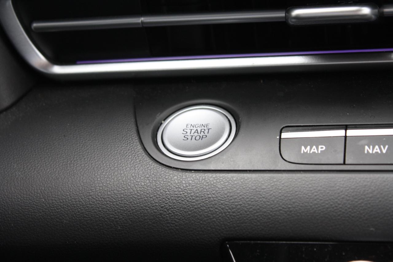 2023 Hyundai Elantra Preferred IVT w-Tech Pkg Photo