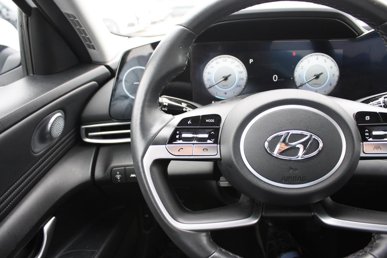2023 Hyundai Elantra Preferred IVT w-Tech Pkg Photo