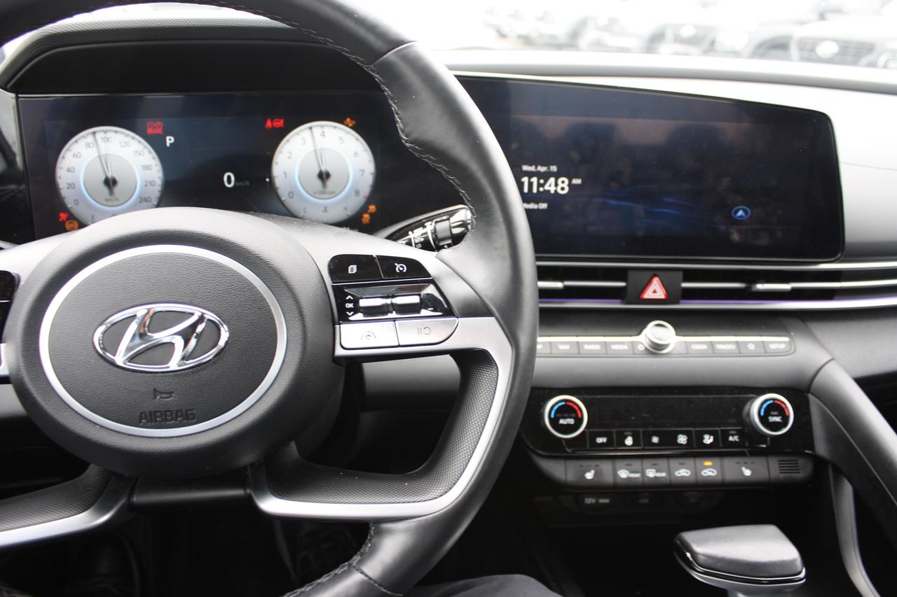 2023 Hyundai Elantra Preferred IVT w-Tech Pkg Photo