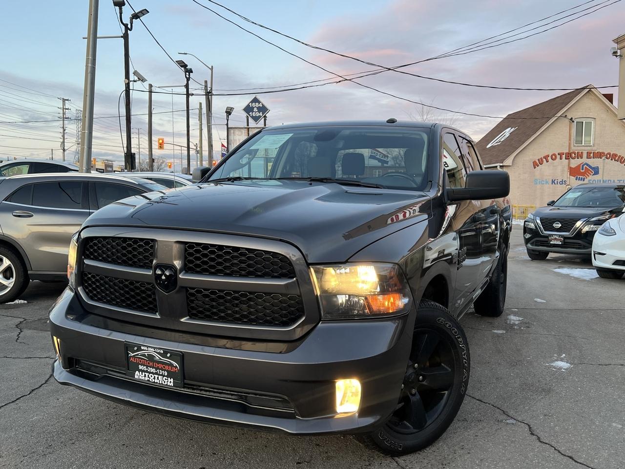 2022 RAM 1500 Classic EXPRESS CREW CAB 5.7 HEMI 4X4   Htd Seats   Rev Ca Photo
