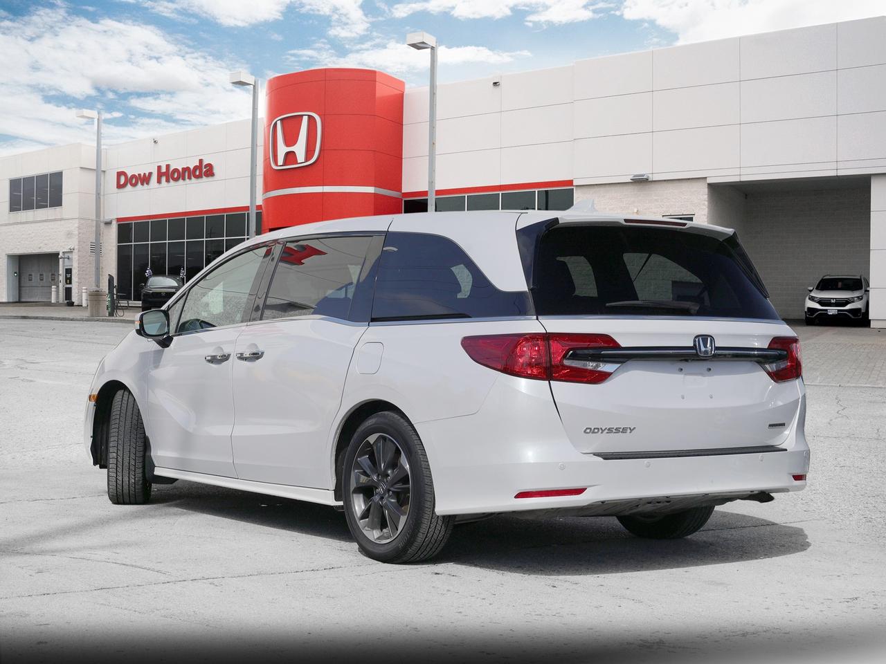 2023 Honda Odyssey Touring Passenger Van Photo3