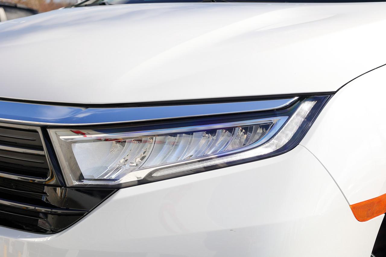 2023 Honda Odyssey Touring Passenger Van Photo