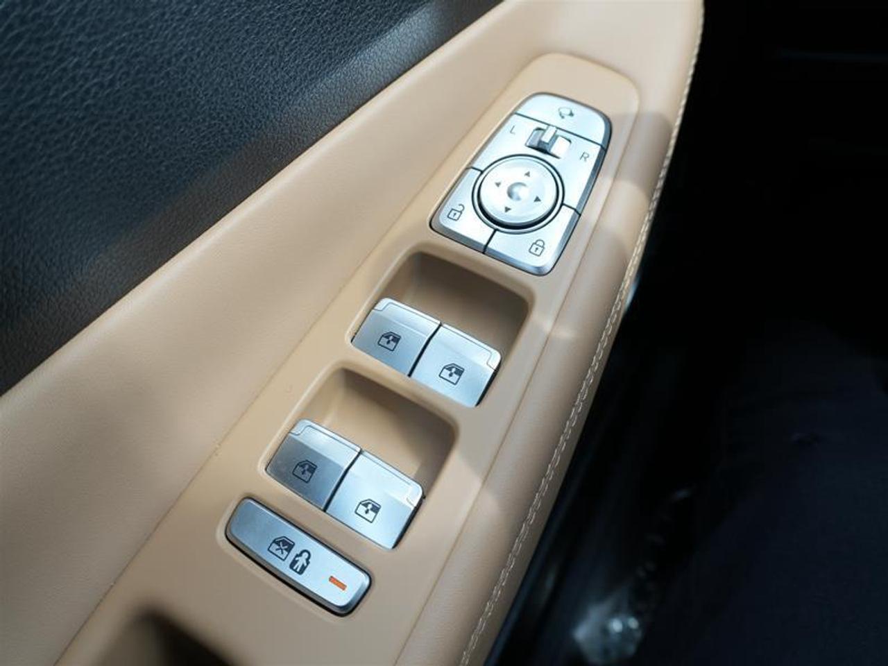 2022 Hyundai Santa Fe Ultimate Calligraphy AWD 2.5T Photo