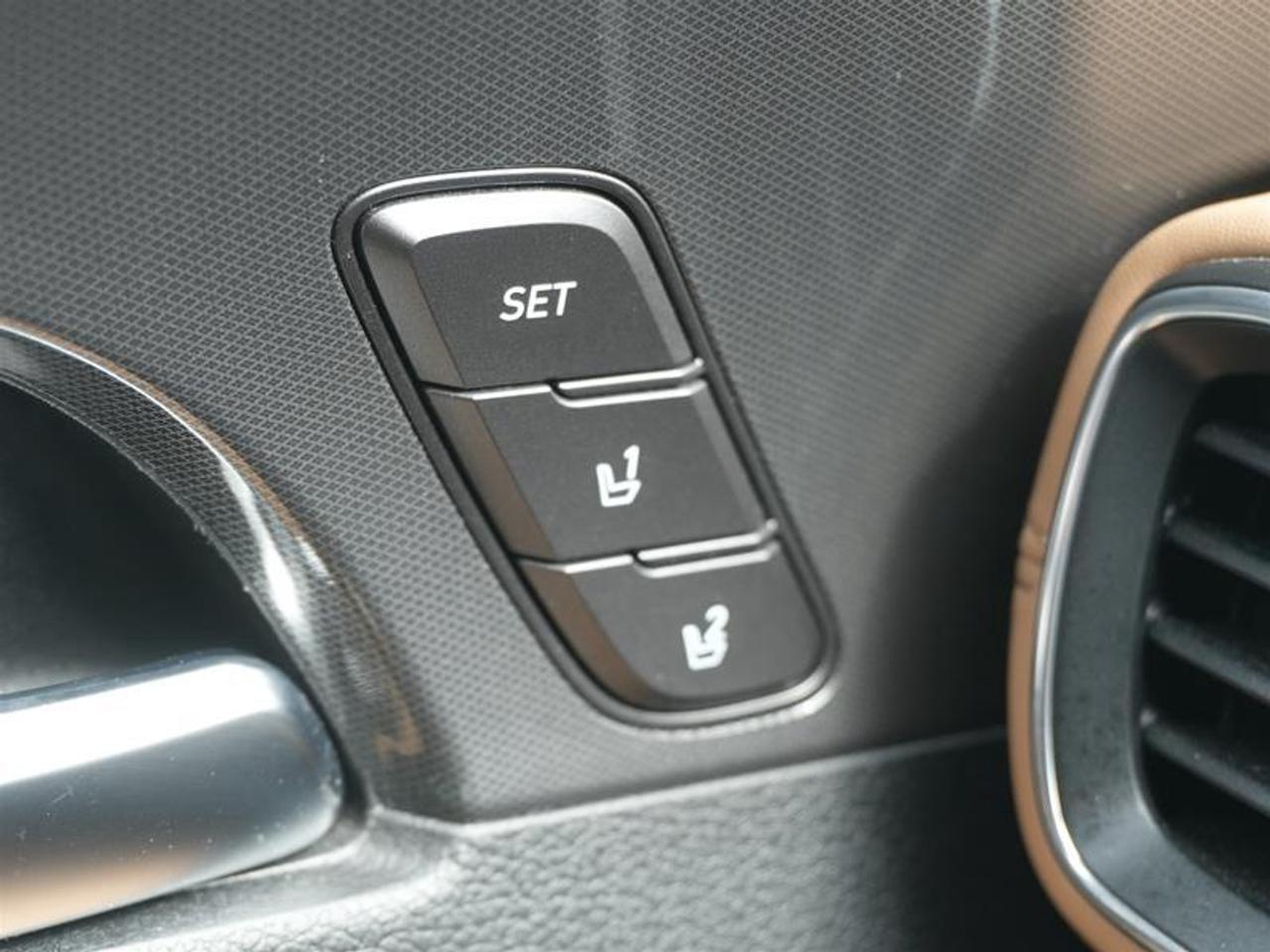 2022 Hyundai Santa Fe Ultimate Calligraphy AWD 2.5T Photo