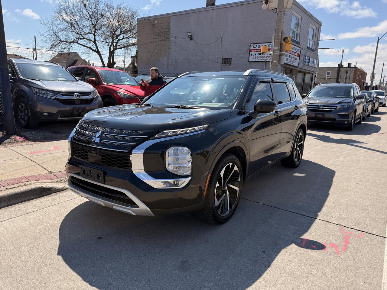 2022 Mitsubishi Outlander SE Photo1