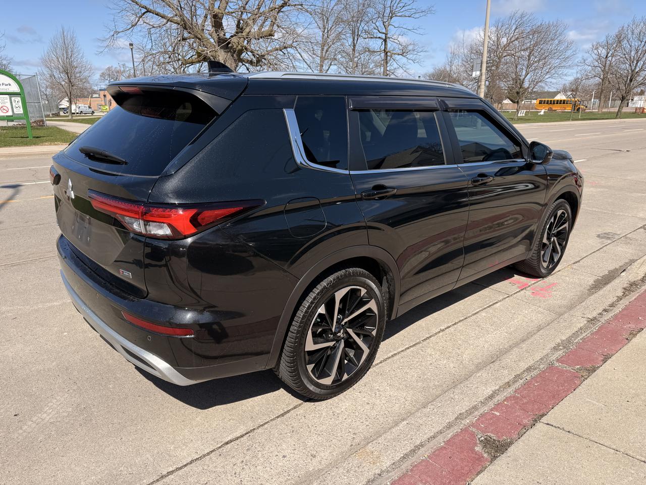 2022 Mitsubishi Outlander SE Photo