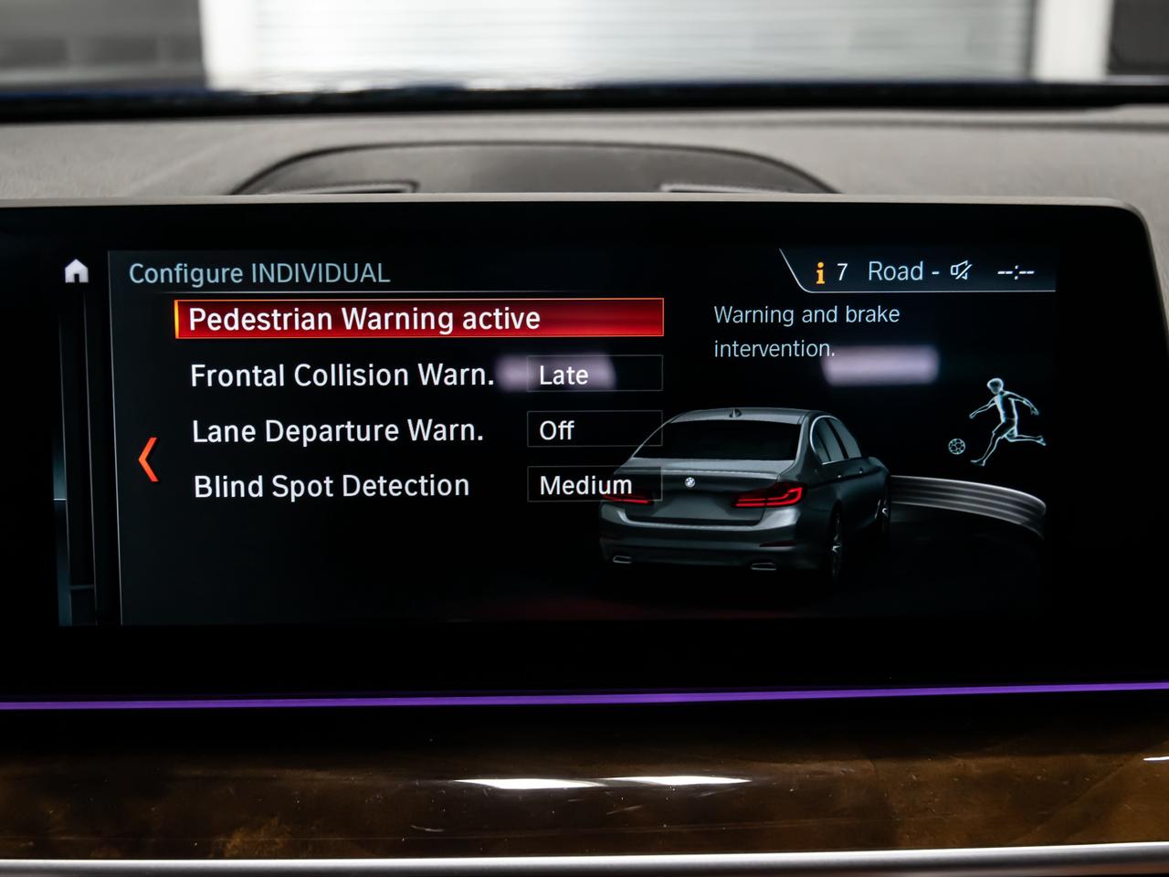 2018 BMW 5 Series 530i xDrive PREMIUM ESSENTIAL DRIVER ASSISTANCE Photo