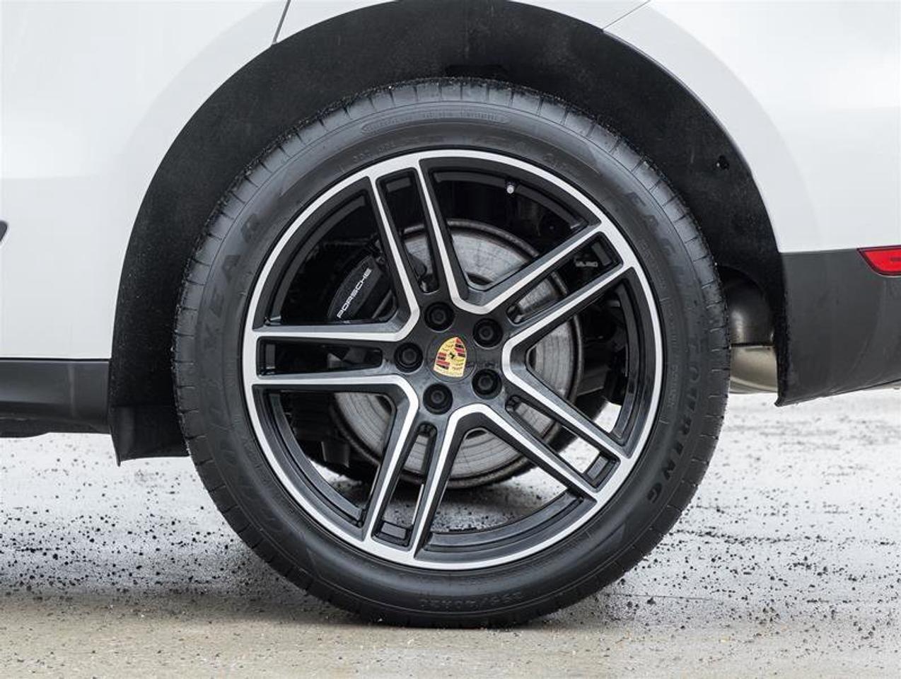 2021 Porsche Macan AWD Existing Warranty Until Oct 2027 Premium Plus Photo