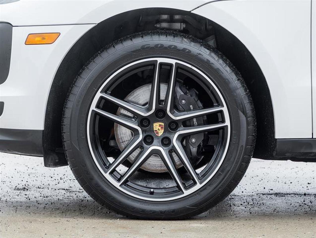 2021 Porsche Macan AWD Existing Warranty Until Oct 2027 Premium Plus Photo