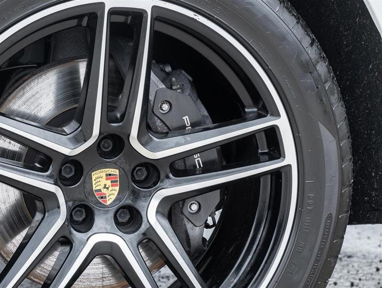 2021 Porsche Macan AWD Existing Warranty Until Oct 2027 Premium Plus Photo