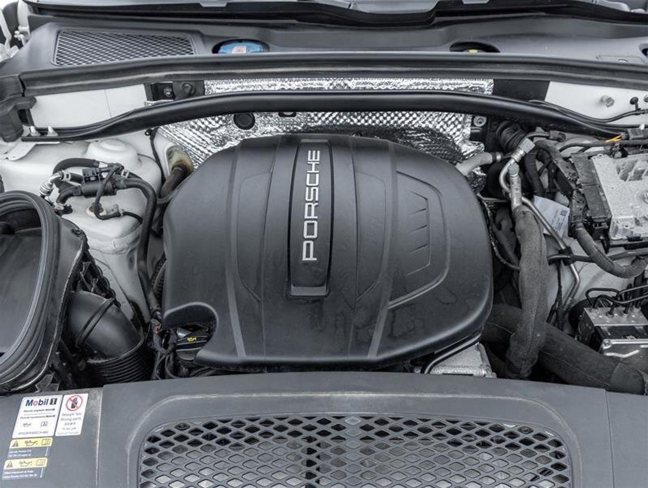 2021 Porsche Macan AWD Existing Warranty Until Oct 2027 Premium Plus Photo