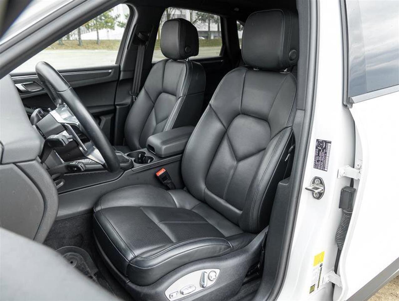 2021 Porsche Macan AWD Existing Warranty Until Oct 2027 Premium Plus Photo