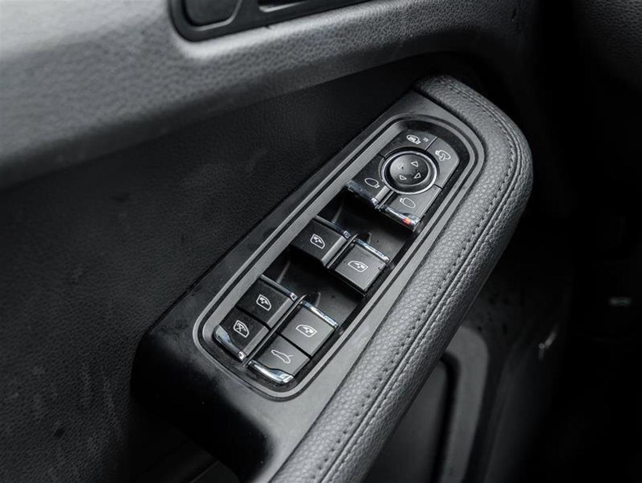 2021 Porsche Macan AWD Existing Warranty Until Oct 2027 Premium Plus Photo