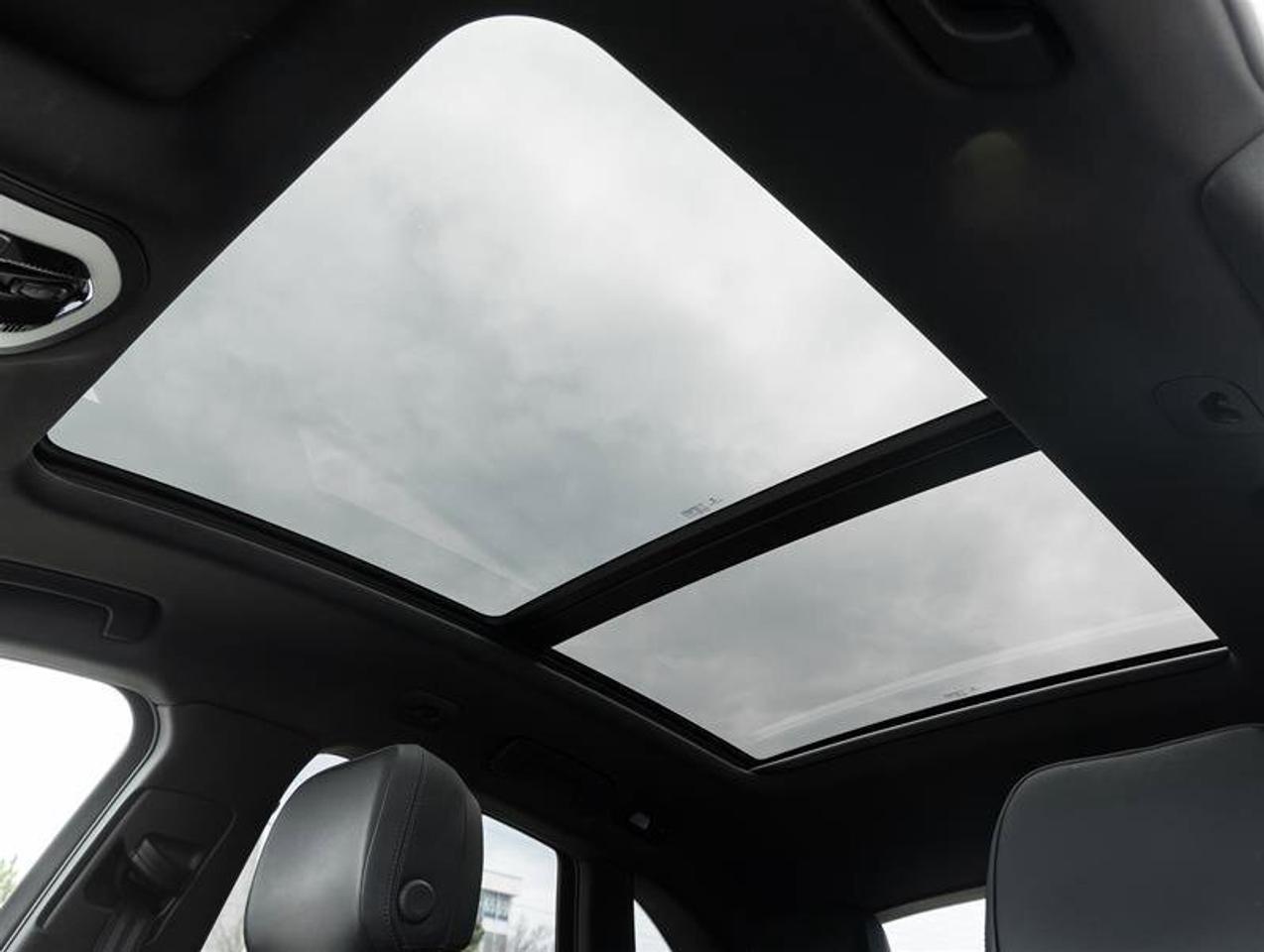 2021 Porsche Macan AWD Existing Warranty Until Oct 2027 Premium Plus Photo