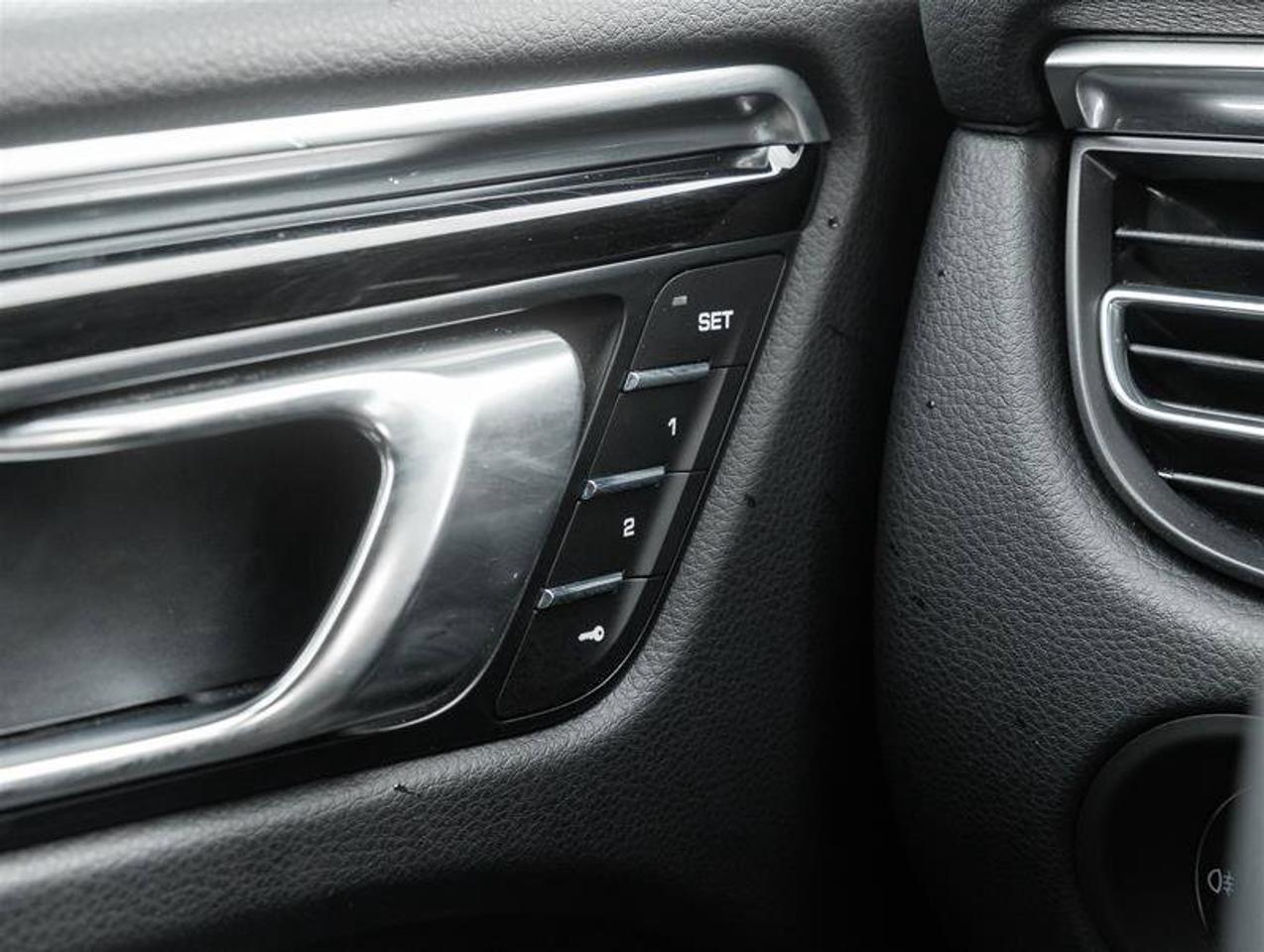 2024 Porsche Macan S AWD CPO Premium Pkg Plus Surround View BOSE® Sur Photo