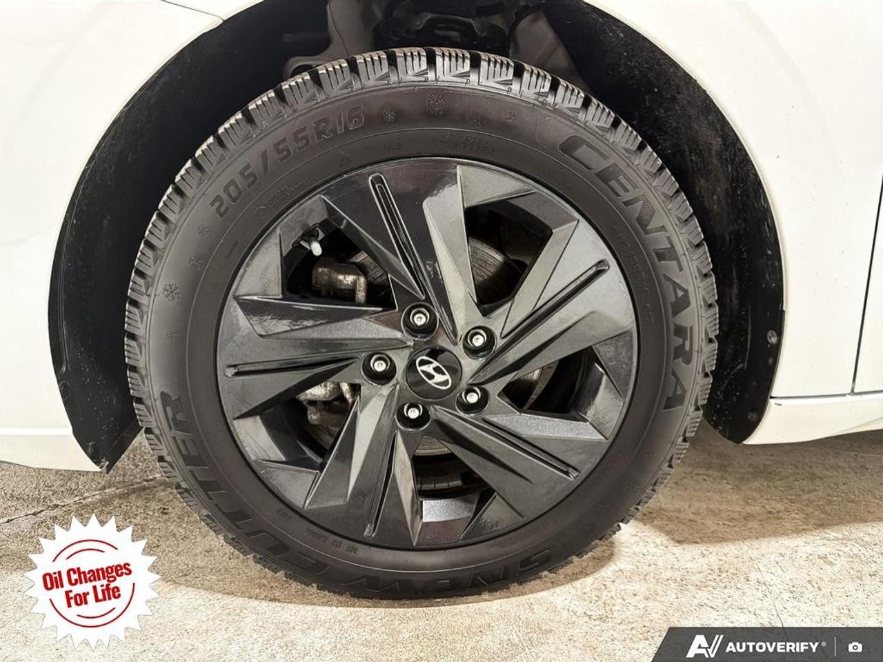2022 Hyundai Elantra Preferred IVT w/Sun & Tech Package Photo