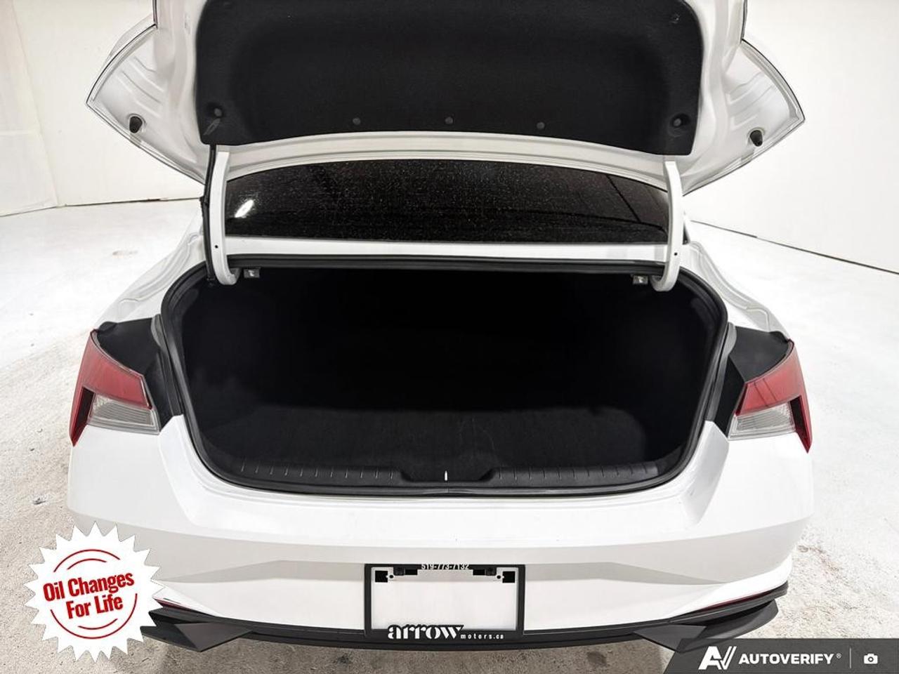 2022 Hyundai Elantra Preferred IVT w/Sun & Tech Package Photo