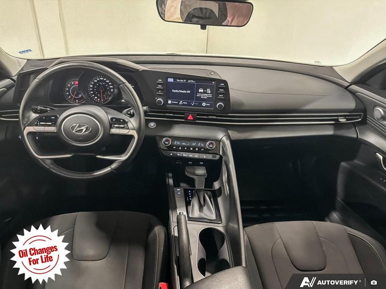 2022 Hyundai Elantra Preferred IVT w/Sun & Tech Package Photo