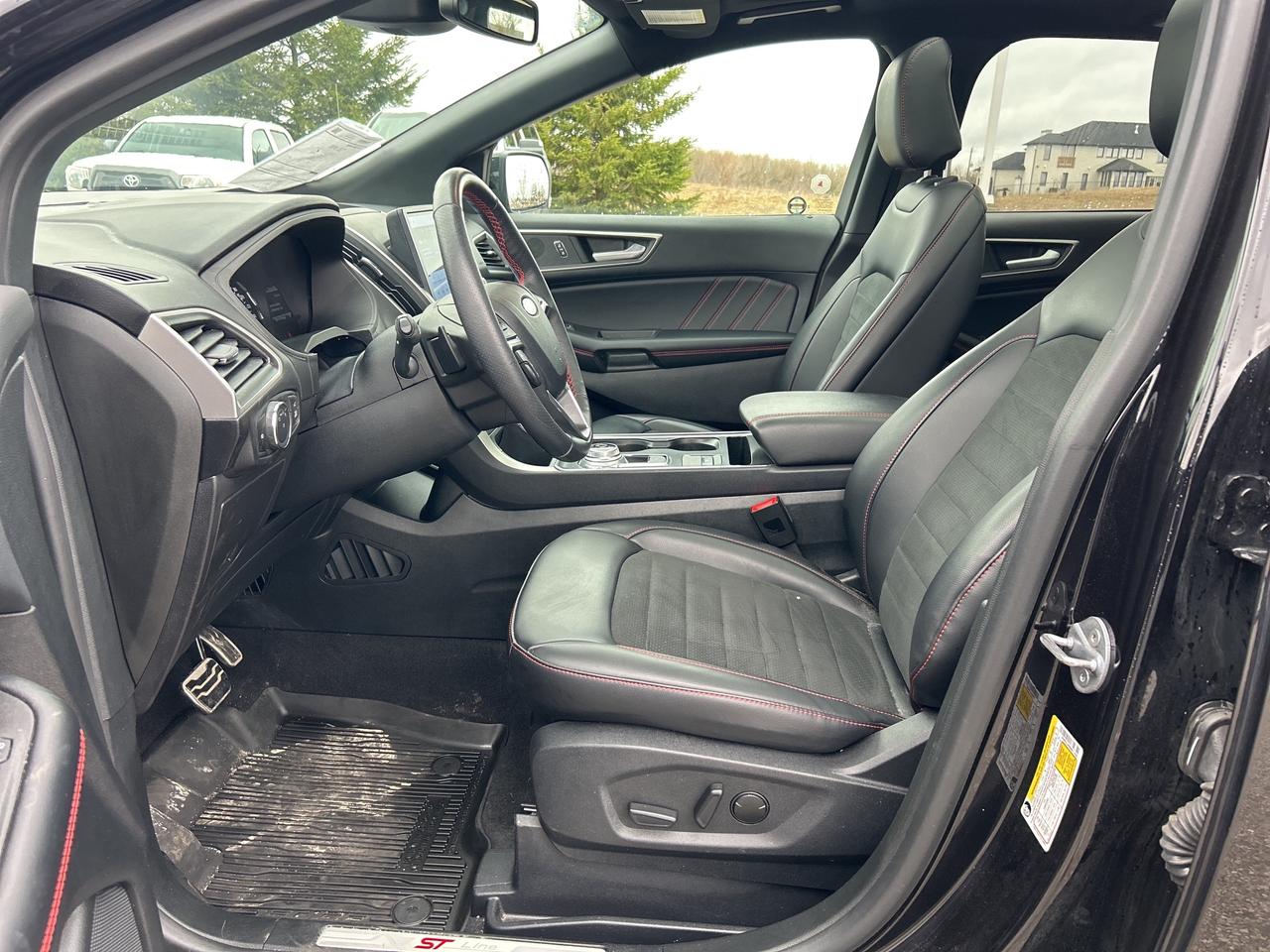 2024 Ford Edge ST Line AWD   Nav. Pano Roof Heated Seats Tow Pkg. Photo