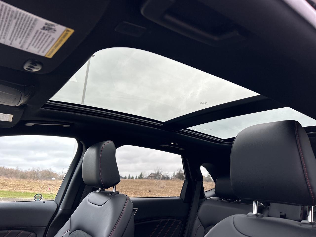 2024 Ford Edge ST Line AWD   Nav. Pano Roof Heated Seats Tow Pkg. Photo