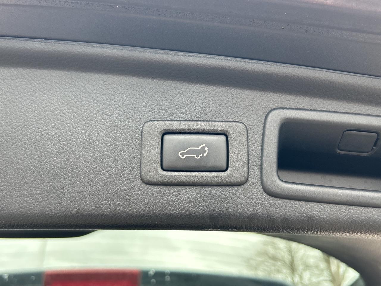 2016 Subaru Forester 2.5i Touring AWD   Pano Roof   Heated Seats Photo
