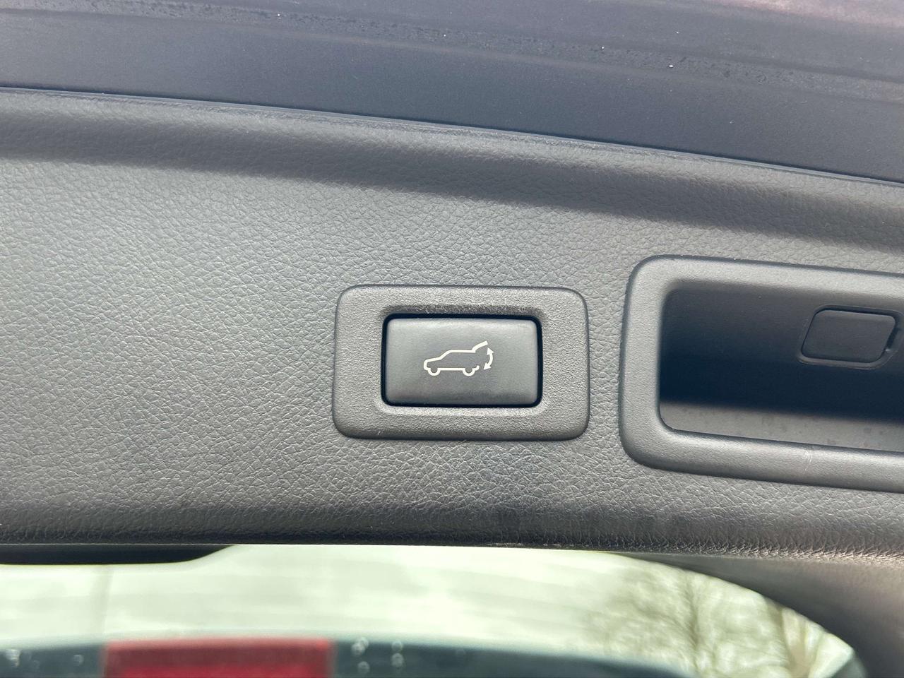 2016 Subaru Forester 2.5i Touring AWD   Pano Roof   Heated Seats Photo
